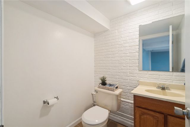 135 Eastview Drive NW, Cedar Rapids, IA 52405