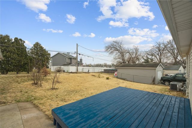 135 Eastview Drive NW, Cedar Rapids, IA 52405