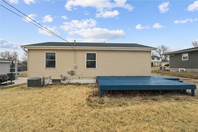 135 Eastview Drive NW, Cedar Rapids, IA 52405