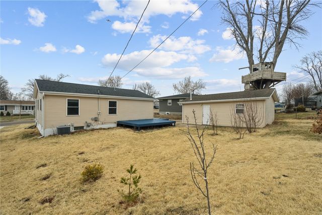 135 Eastview Drive NW, Cedar Rapids, IA 52405