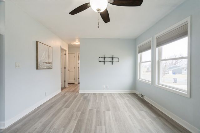 135 Eastview Drive NW, Cedar Rapids, IA 52405