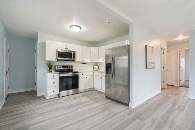 135 Eastview Drive NW, Cedar Rapids, IA 52405