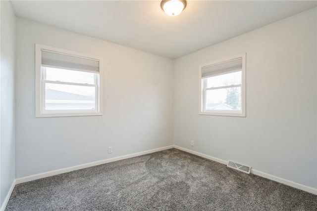 135 Eastview Drive NW, Cedar Rapids, IA 52405