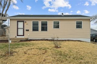 135 Eastview Drive NW, Cedar Rapids, IA 52405