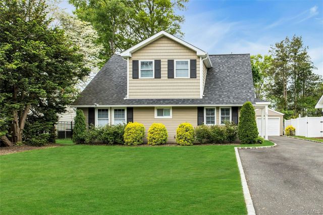 20 Robert Road, Glen Cove, NY 11542