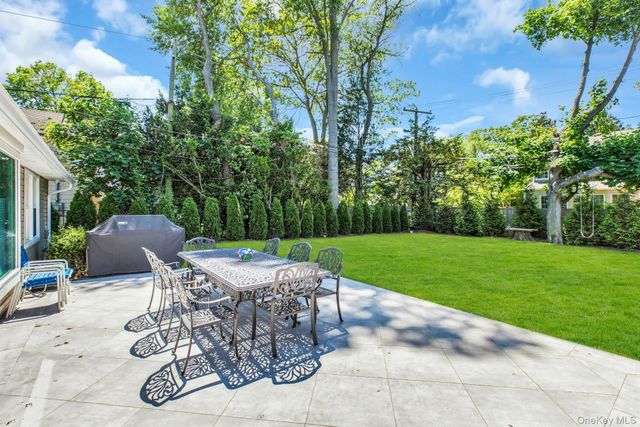 20 Robert Road, Glen Cove, NY 11542
