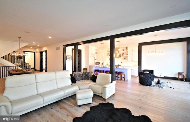 10 RICHARDS WAY, Ambler, PA 19002