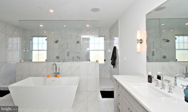 10 RICHARDS WAY, Ambler, PA 19002