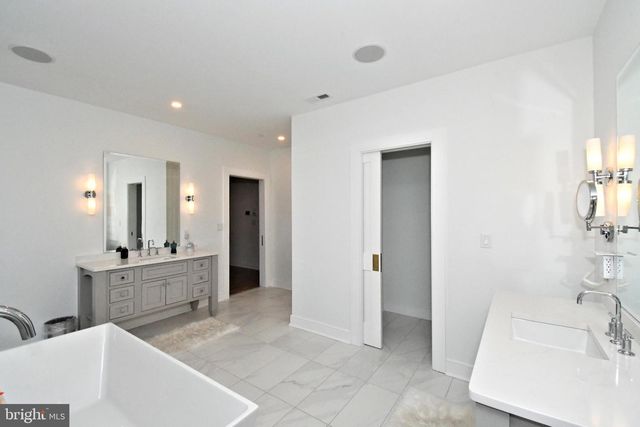 10 RICHARDS WAY, Ambler, PA 19002