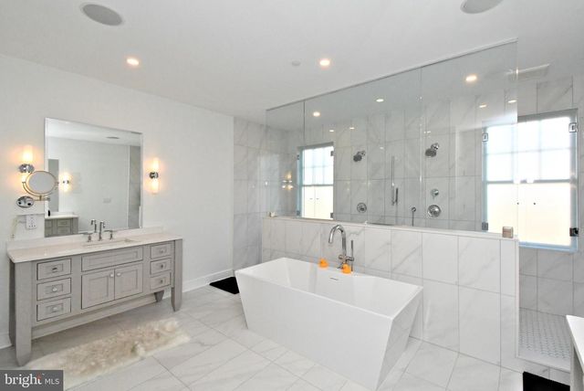 10 RICHARDS WAY, Ambler, PA 19002