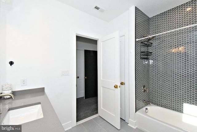 10 RICHARDS WAY, Ambler, PA 19002