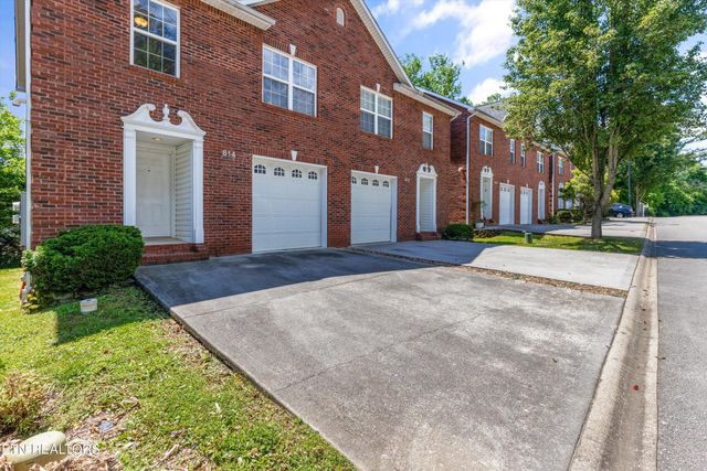 814 Blue Spruce Way, Knoxville, TN 37912