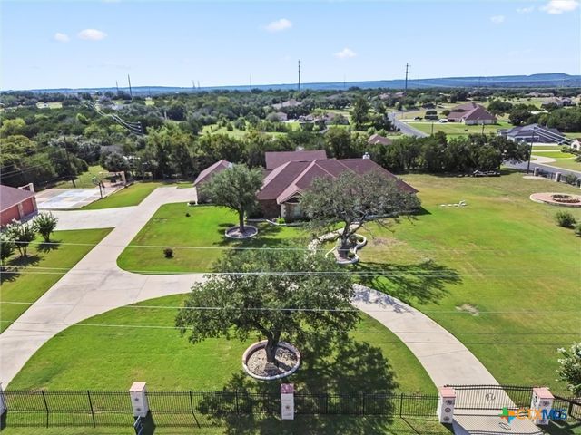 180 Honeysuckle Drive, Killeen, TX 76549