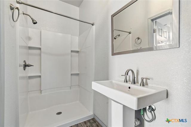 180 Honeysuckle Drive, Killeen, TX 76549