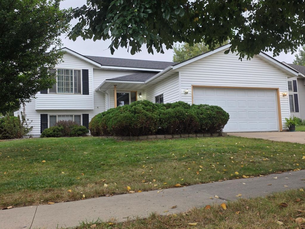 5901 Redbud Lane NW, Rochester, MN 55901