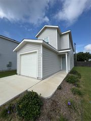 63 Trinity CIR, Lockhart, TX 78644