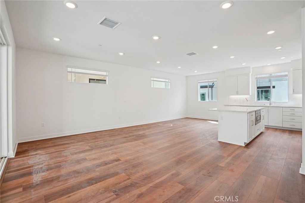 Image 17 of property listing at 1675 Coral Sea Lane, San Pedro, CA 90731