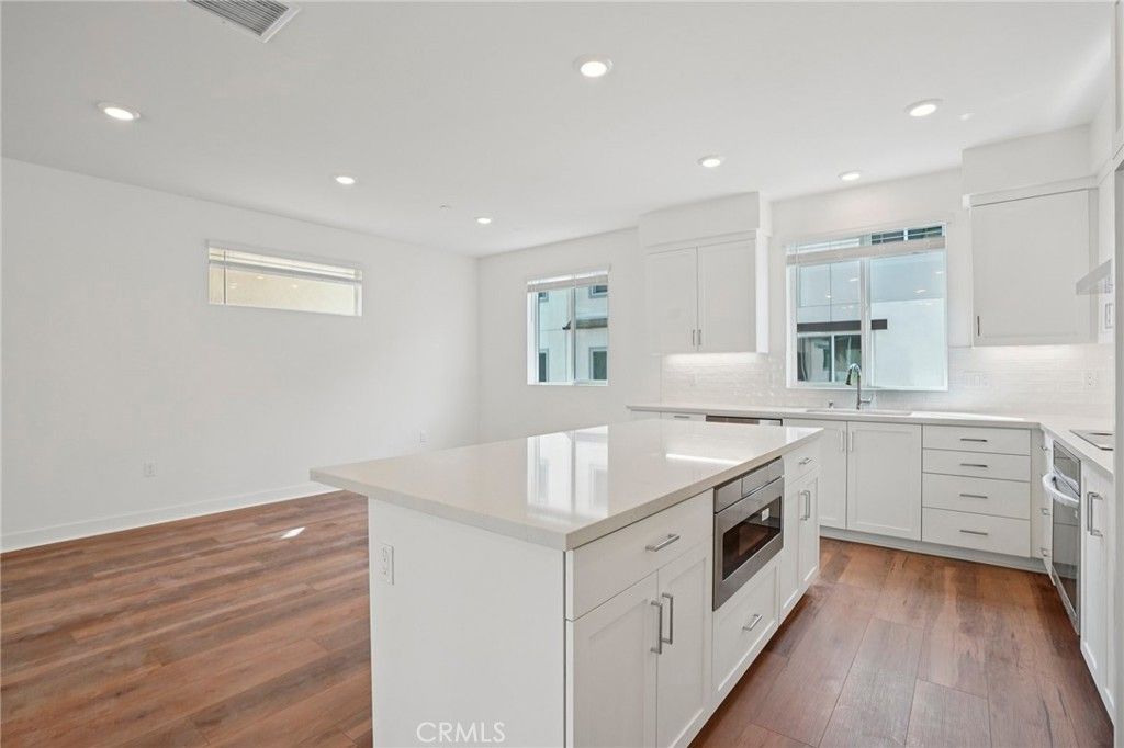 Image 3 of property listing at 1675 Coral Sea Lane, San Pedro, CA 90731