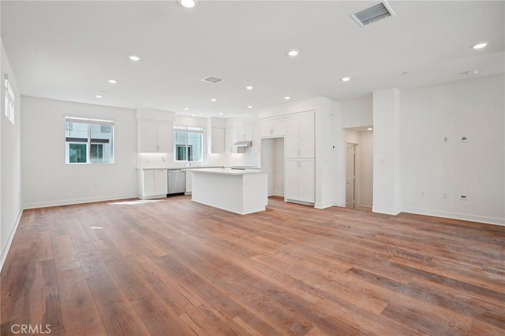 Image 4 of property listing at 1675 Coral Sea Lane, San Pedro, CA 90731