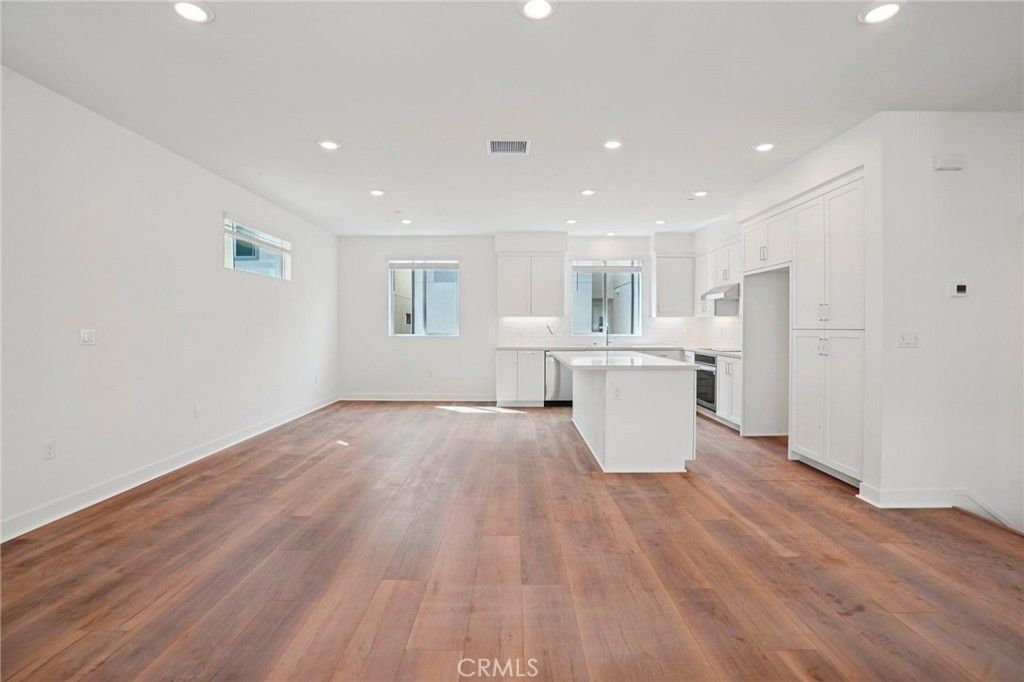 Image 5 of property listing at 1675 Coral Sea Lane, San Pedro, CA 90731