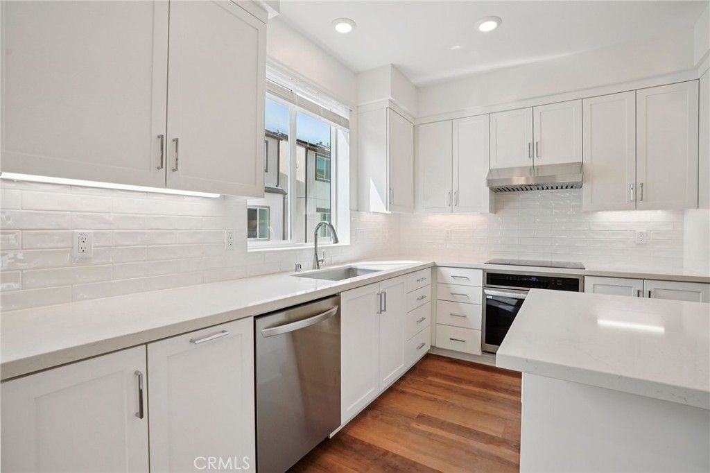 Image 6 of property listing at 1675 Coral Sea Lane, San Pedro, CA 90731