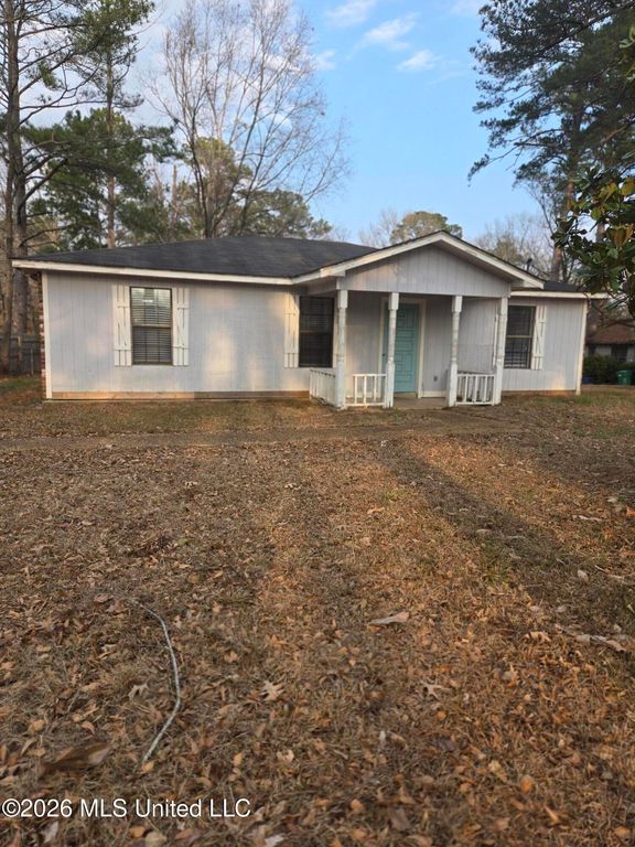 1056 Lake Dockery Road, Byram, MS 39272