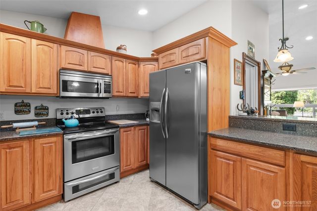 101 N Fairway Drive E, Hoodsport, WA 98548