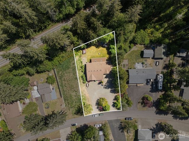 101 N Fairway Drive E, Hoodsport, WA 98548