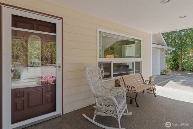 101 N Fairway Drive E, Hoodsport, WA 98548