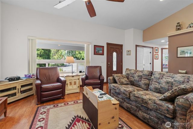 101 N Fairway Drive E, Hoodsport, WA 98548