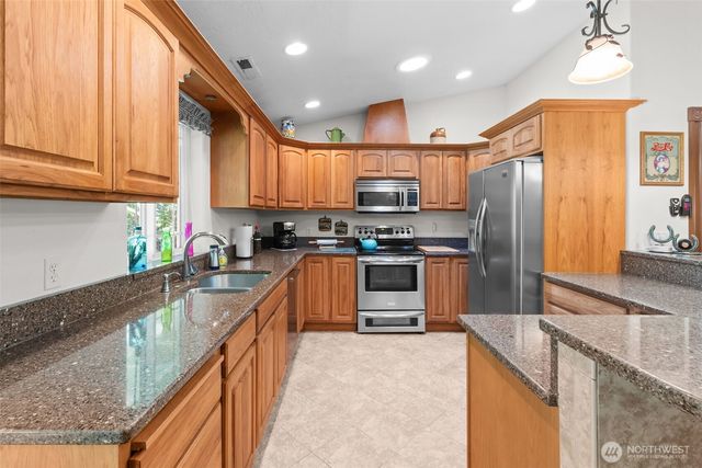 101 N Fairway Drive E, Hoodsport, WA 98548