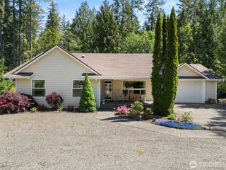 101 N Fairway Drive E, Hoodsport, WA 98548