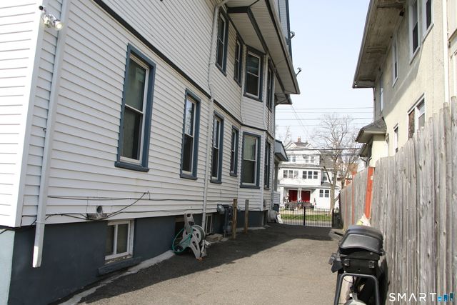 1525 Park Avenue, Bridgeport, CT 06604