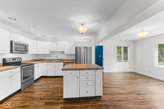 637 Lawndale Drive, Greenwood, IN 46142