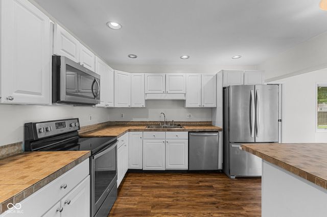 637 Lawndale Drive, Greenwood, IN 46142