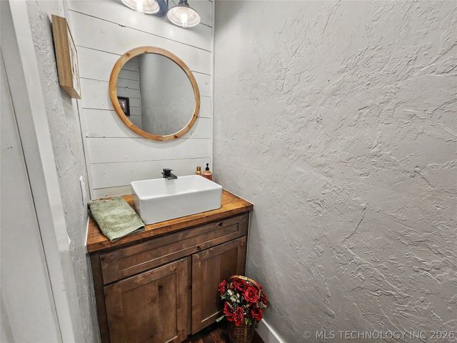 17413 E 626 Road, Tahlequah, OK 74464