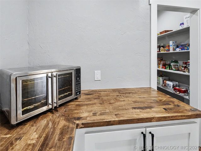 17413 E 626 Road, Tahlequah, OK 74464