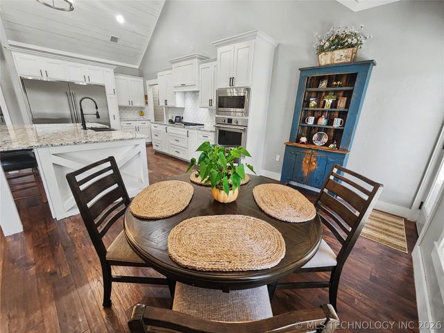 17413 E 626 Road, Tahlequah, OK 74464