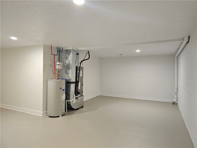 810 S Tenth St, New Stanton, PA 15697