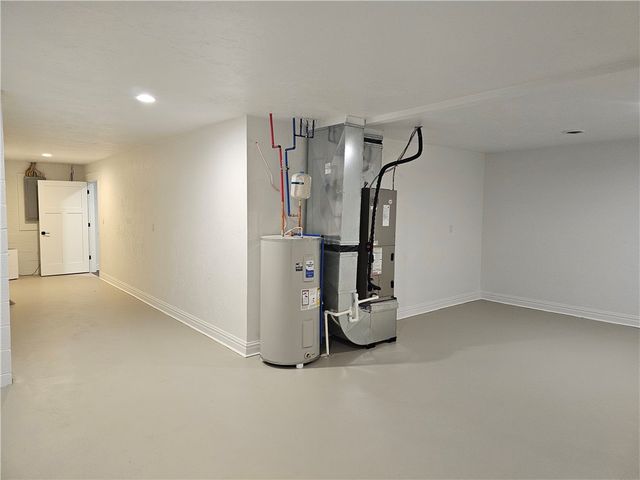 810 S Tenth St, New Stanton, PA 15697