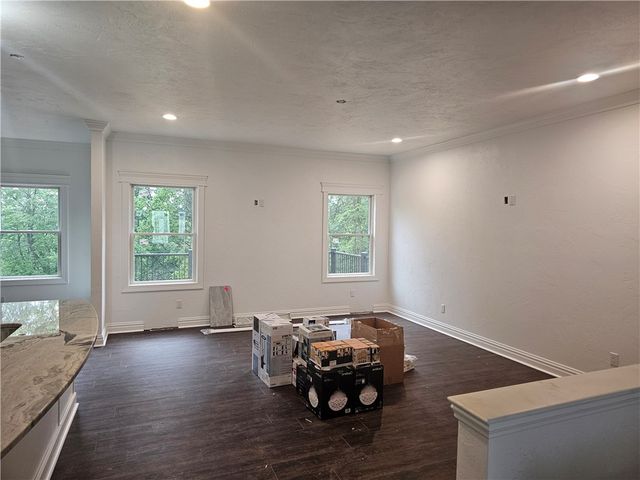 810 S Tenth St, New Stanton, PA 15697