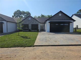 810 S Tenth St, New Stanton, PA 15697