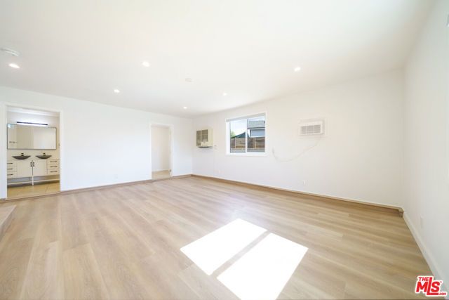 14177 Osborne Street, Panorama City (los Angeles), CA 91402