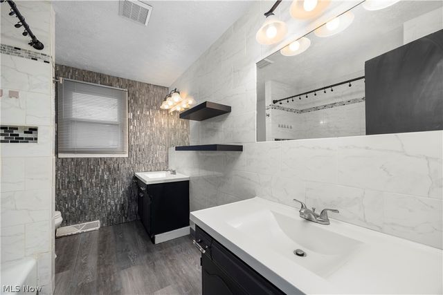 4004 Washington Avenue, Lorain, OH 44052