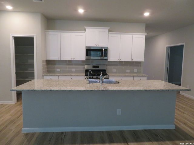 554 BLUE STEM RD, New Braunfels, TX 78130