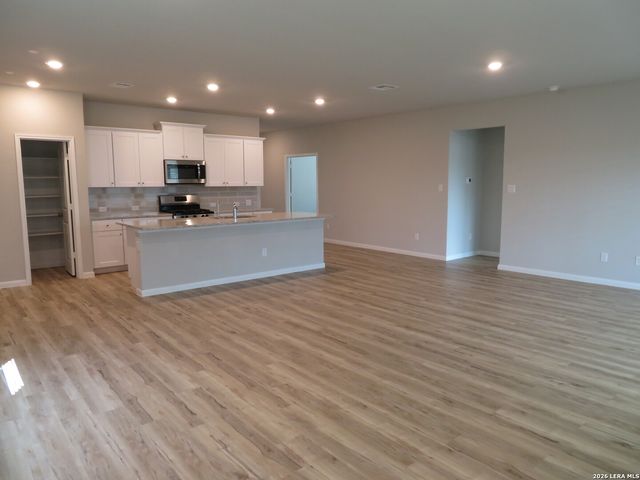 554 BLUE STEM RD, New Braunfels, TX 78130