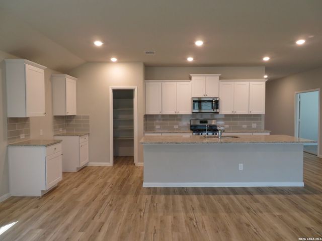 554 BLUE STEM RD, New Braunfels, TX 78130