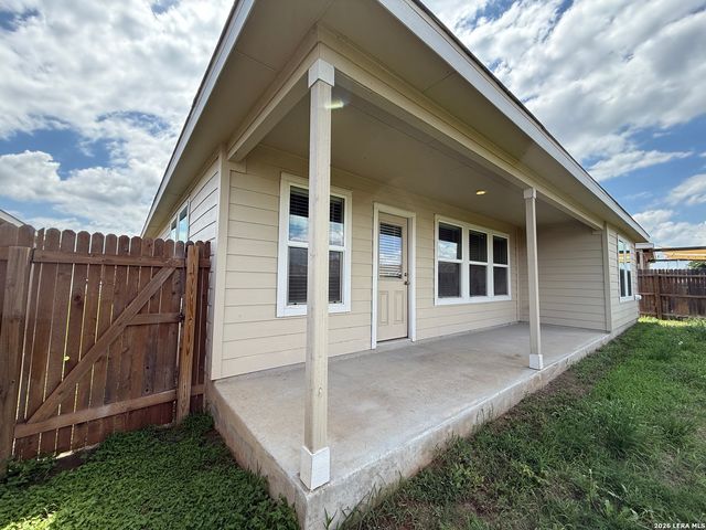 554 BLUE STEM RD, New Braunfels, TX 78130