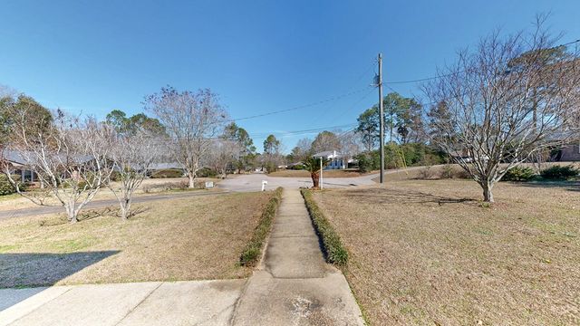 110 Longleaf Drive, Dothan, AL 36303