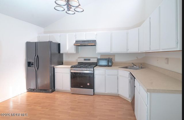 175 Penn Court 120, Matawan, NJ 07747